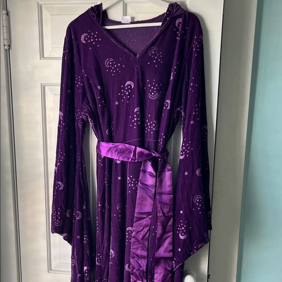 Spirit Halloween Celestial Purple Hooded Robe Mystic Dress Costume Plus Size - Picture 5 of 11